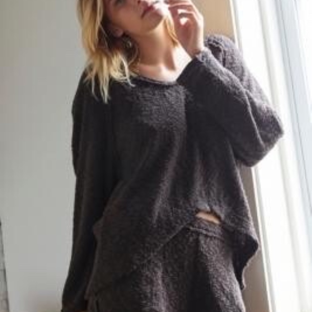 Out From Under Jada slouchy V-Neck